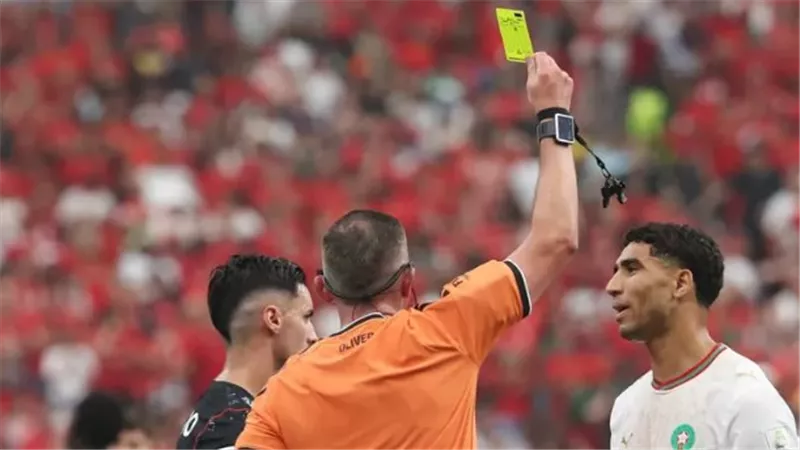 الإنذارات تهدّد 20 لاعبًا بالغياب عن نصف نهائي كأس العالم