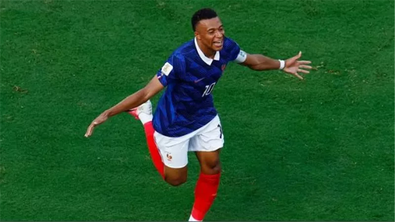 مبابي الأسرع وميسي يتصدر الهدافين.. أرقام من كأس العالم
