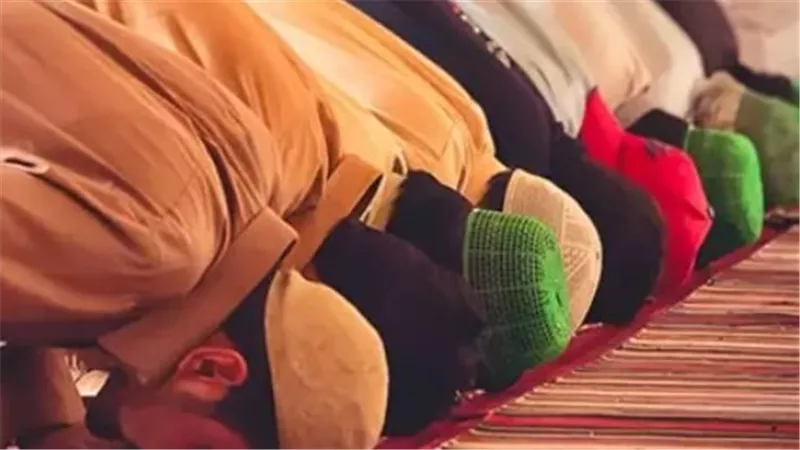 دليلك الشامل لمعرفة مواعيد الصلاة في القاهرة والإسكندرية والمحافظات