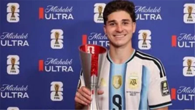 جوليان ألفاريز يحصد جائزة رجل مباراة الأرجنتين وسويسرا في كأس العالم 2026