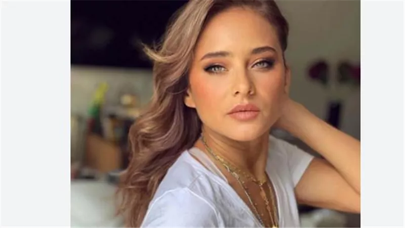 نيللي كريم تحسم الجدل: شائعات انفصال شريف سلامة وداليا مصطفى 