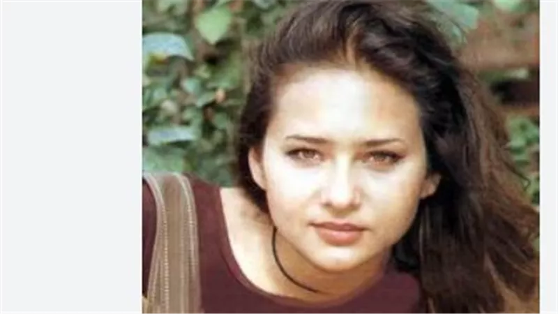 النجمة المصرية نيللي كريم.. إطلالة باريسية تخطف الأنظار في أسبوع الموضة