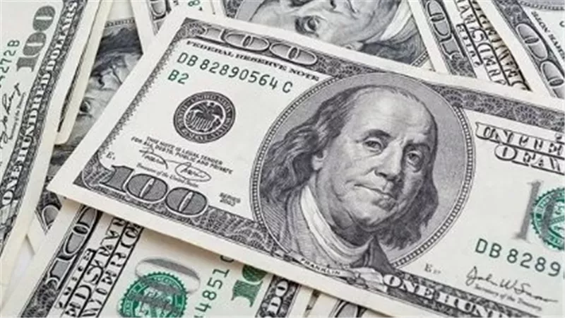 الدولار يتجاوز حاجز الـ 50 جنيهًا.. إليك أسباب الارتفاع وتوقعات الخبراء اليوم