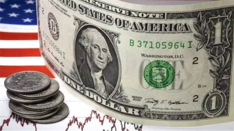 متابعة لحظية لأسعار العملات.. الدولار يواصل استقراره في البنوك المصرية