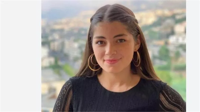 كيف تحافظ ليلى أحمد زاهر على مكانتها كأيقونة للأناقة في مصر؟
