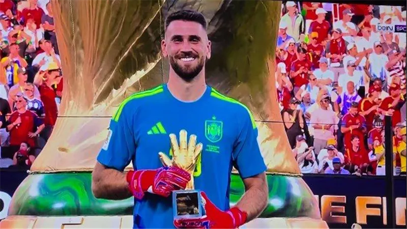 أوناي سيمون يحصد جائزة أفضل حارس في كأس العالم 2026