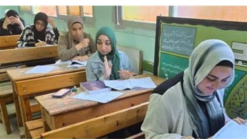 انتهاء تصحيح المواد غير المضافة للمجموع واستمرار مراجعة الأسئلة المقالية