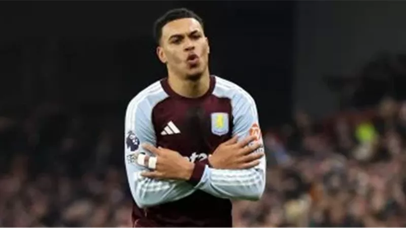 تشيلسي يضم مورجان روجرز لاعب أستون فيلا