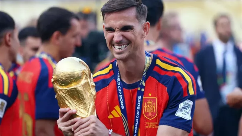 تكريم بطعم الطماطم لثنائي منتخب إسبانيا بعد إنجاز المونديال