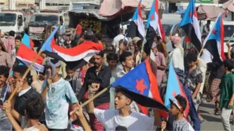 احتجاجات سلمية في حضرموت وردفان.. مطالب بحماية الثروات ووقف تدهور الخدمات ورفض وصول الموارد إلى الحوثيين