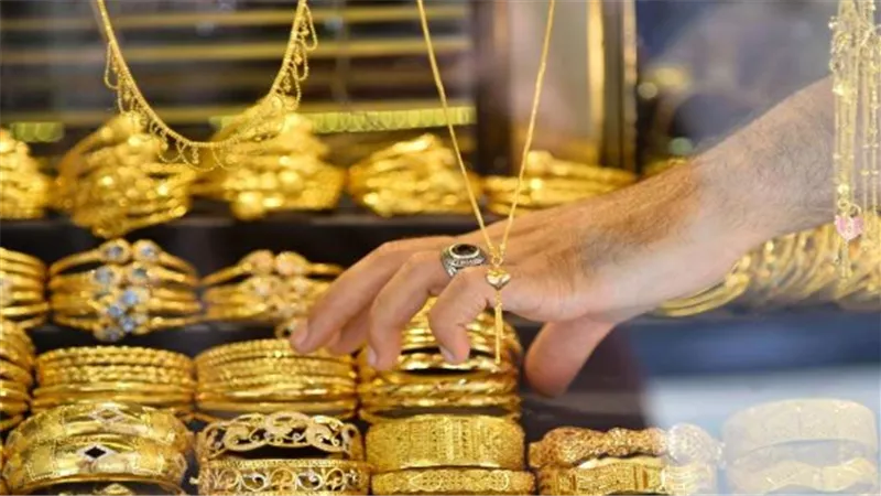 سعر الذهب الآن.. استقرار محلي وضغوط عالمية قبل اجتماع الفيدرالي الأمريكي