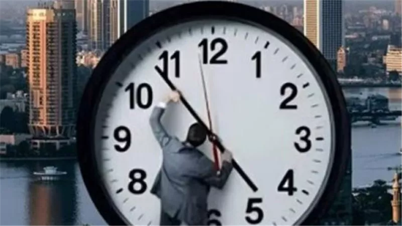 موعد العمل بالتوقيت الشتوي 2026-2027.. الحكومة تكشف التفاصيل