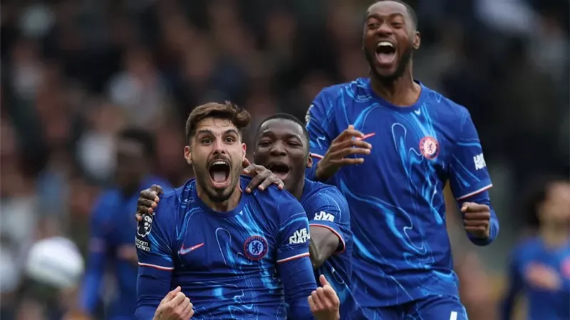 بعد سامرفيل.. الهلال يضع نجمين من الدوري الإنجليزي على رادار صفقاته