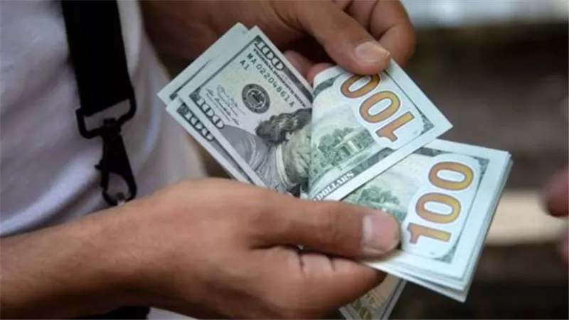 هبوط الدولار أمام الجنيه المصري بعد انحسار التوترات بالشرق الأوسط