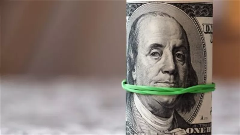 البنك المركزي يواصل إدارة سوق الصرف.. والدولار يتراجع أمام الجنيه