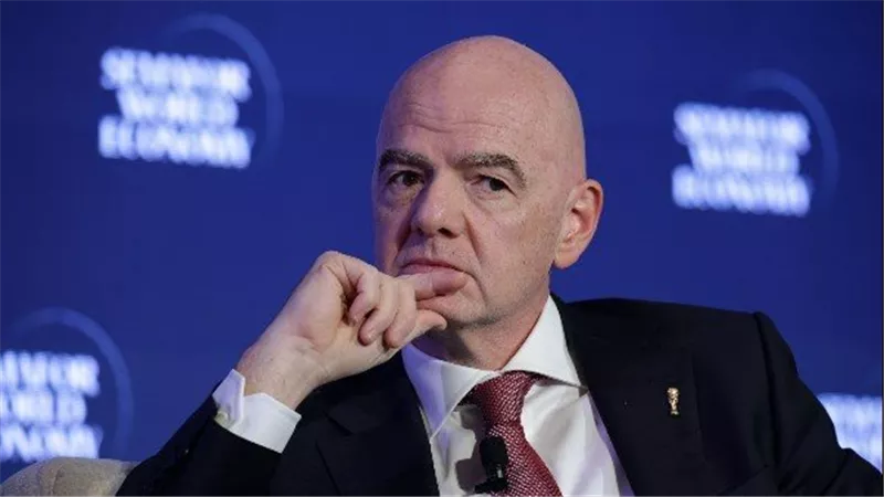 تصعيد جديد بين يويفا وفيفا.. أوروبا تهدد بمقاطعة كأس العالم بسبب إنفانتينو