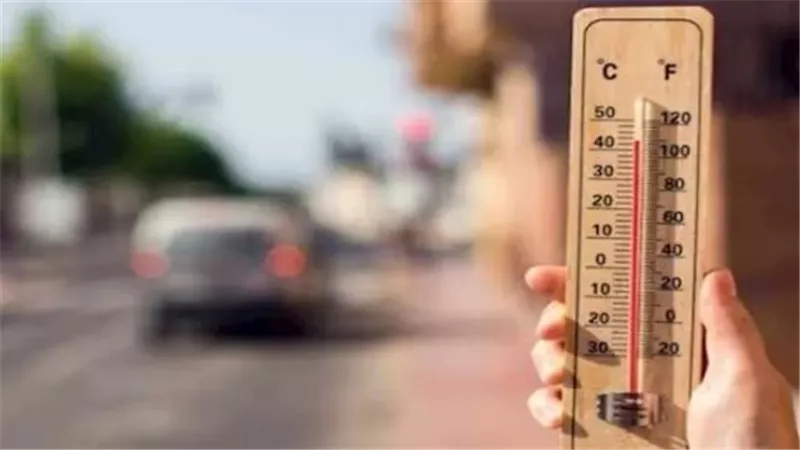 الأرصاد: نشاط للرياح وارتفاع الأمواج مع استمرار الأجواء شديدة الحرارة