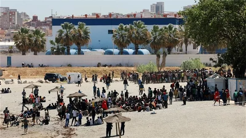  المغرب يتهم التضليل وشبكات الاتجار بالبشر في أحداث سبتة 