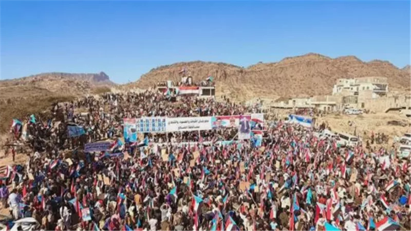 المجلس الانتقالي الجنوبي.. حضور شعبي يربك محاولات إعادة تشكيل الجنوب