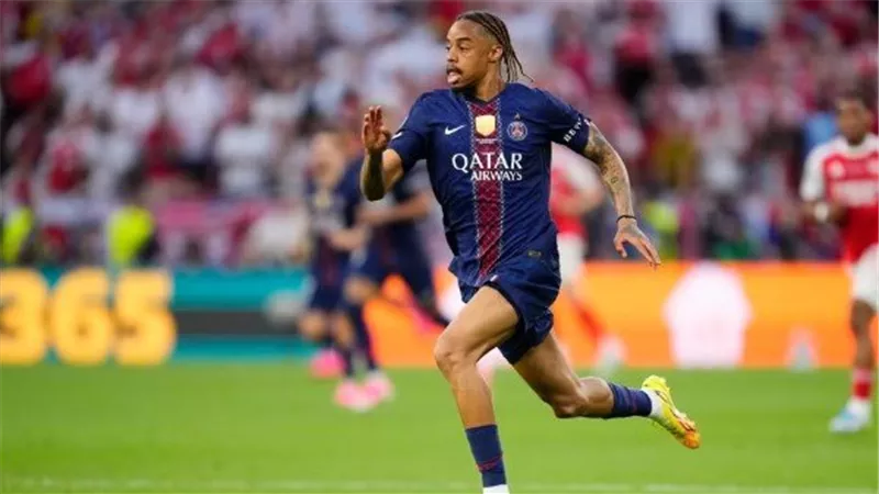 لاعب باريس سان جيرمان يوافق على الانتقال إلى ليفربول