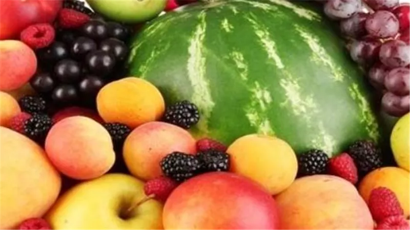 بكام الفاكهة النهارده؟.. أسعار الموز والتفاح والأناناس والبطيخ