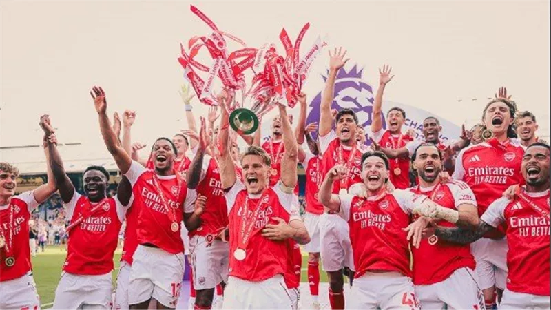 أرسنال بطلا لكأس الدرع الخيرية بعد اكتساج مانشستر سيتي بثلاثية