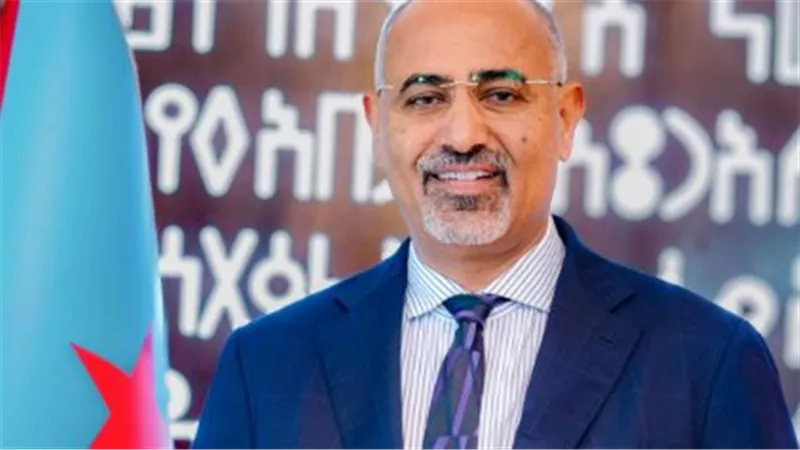 اللواء الزُبيدي في مواجهة تحديات المرحلة.. الاقتصاد والخدمات ومستقبل القضية الجنوبية