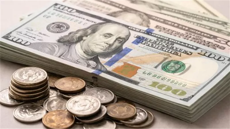 قبل بداية التعاملات.. سعر الدولار اليوم في البنك المركزي والأهلي وبنك مصر