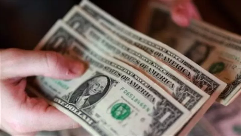 سعر الدولار اليوم في البنك الأهلي وبنك مصر.. آخر تحديث