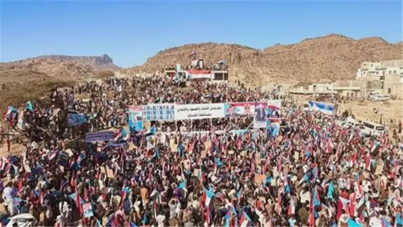 حرب الخدمات في الجنوب.. معاناة يومية وإرادة شعبية ترفض التراجع عن الحقوق