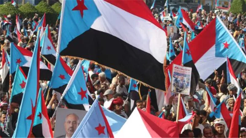 تراجع العملة وأزمة الخدمات.. لماذا لم تنجح الضغوط المعيشية في إخماد المطالب الجنوبية؟