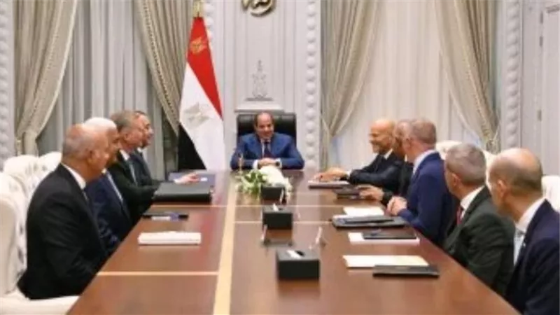 الرئيس السيسي يبحث مع رئيس «إيني» زيادة الاستثمارات وتعزيز دور مصر كمركز إقليمي للغاز