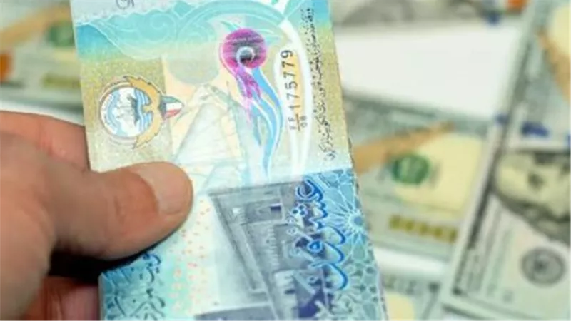 الدينار الكويتي اليوم.. تعرف على سعر الشراء والبيع في 10 بنوك مصرية