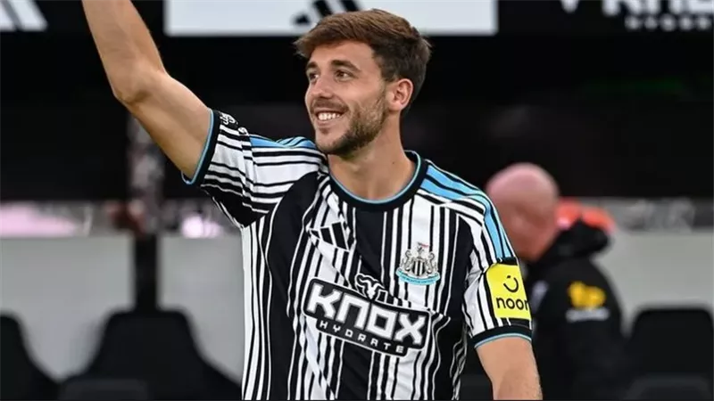 كيف استفاد برشلونة ماليًا من انتقال نيكو غونزاليس إلى نيوكاسل؟
