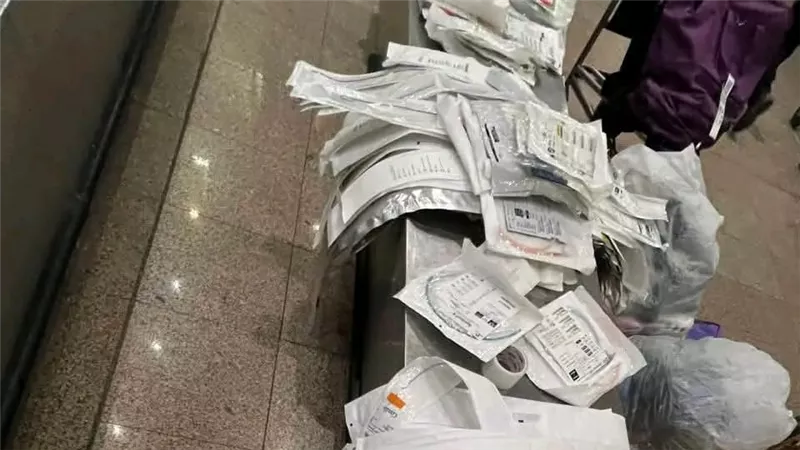 جمارك مطار القاهرة الدولي تضبط محاولتي تهريب كمية من المستلزمات الطبية وسماعات الأذن 