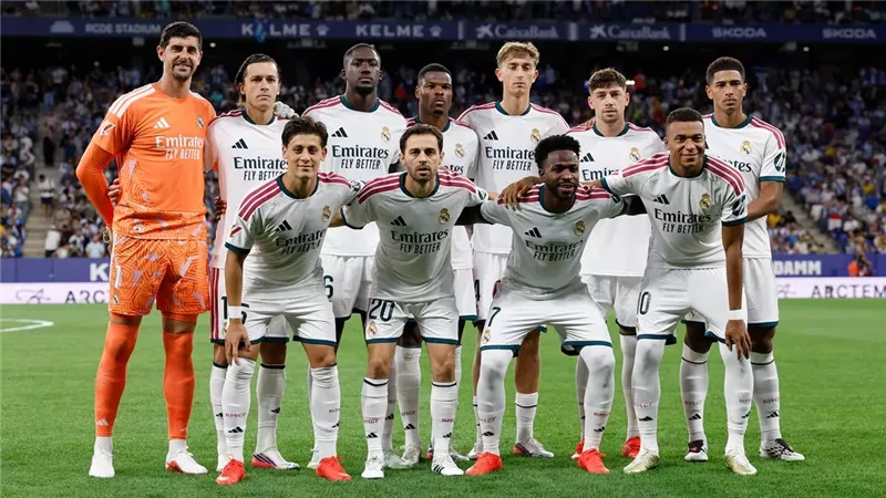 في “الأولمبيكو”.. قائمة ريال مدريد لمواجهة روما بدوري أبطال أوروبا في “الأولمبيكو”.. قائمة ريال مدريد لمواجهة روما بدوري أبطال أوروبا