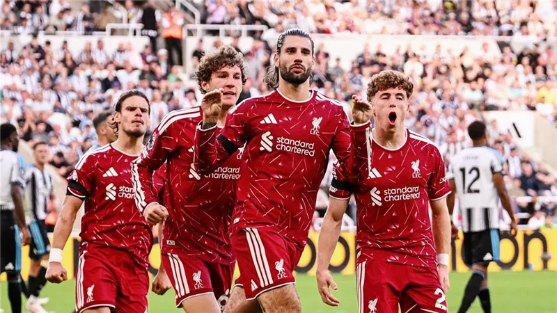 ليفربول يواصل التعثر في الدوري الإنجليزي بتعادل مثير مع نوتينجهام