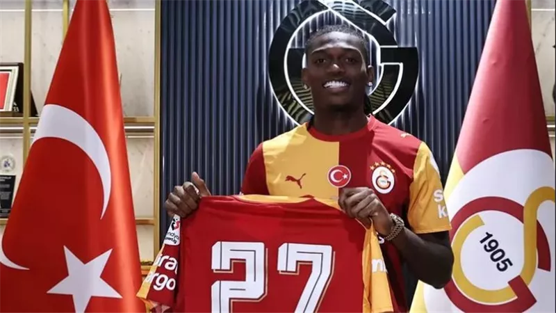 غلطة سراي يضم لياو من ميلان مقابل 38 مليون يورو