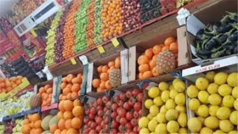 أسعار الفاكهة في سوق العبور اليوم.. تعرف على سعر البرتقال والعنب والخوخ والكمثرى