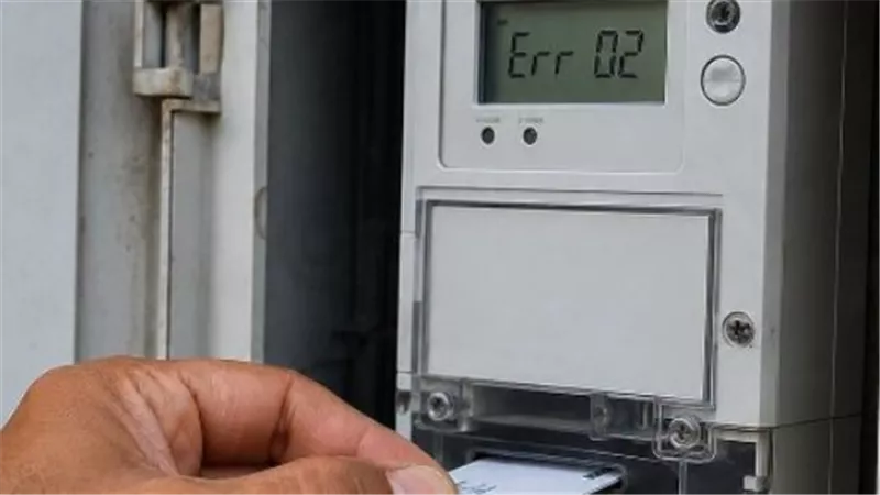 كارت الكهرباء مسبوق الدفع.. لماذا ينخفض الرصيد بسرعة رغم ثبات الاستهلاك؟
