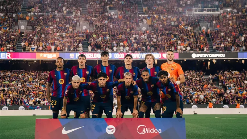 الأحوال الجوية تجبر برشلونة على المبيت في إشبيلية الأحوال الجوية تجبر برشلونة على المبيت في إشبيلية