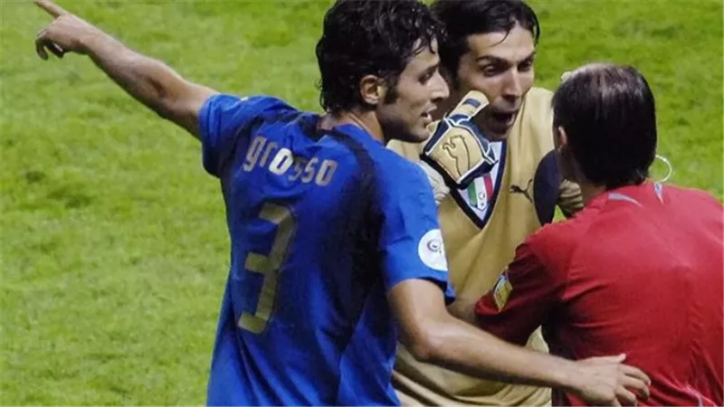 الضحية الأولى لكبار أوروبا.. غروسو يغادر فيورنتينا بعد 3 هزائم