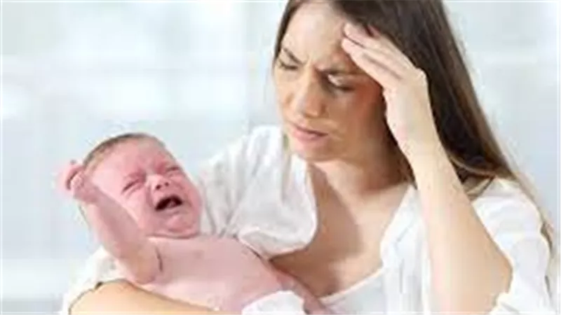 أعراض القلق والاكتئاب تنتقل بين الأم والطفل (الأسباب)
