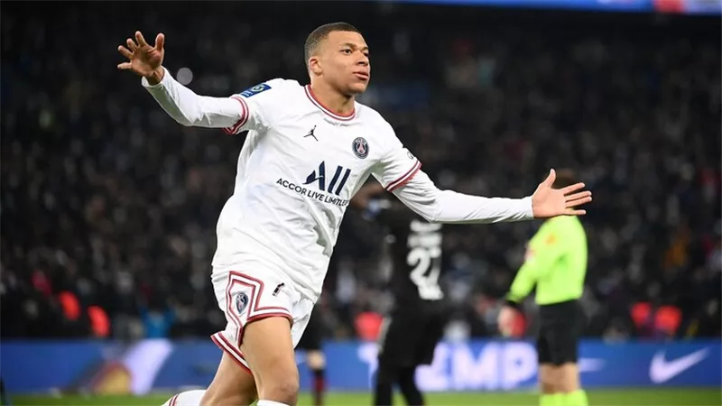 مبابي يقود سان جيرمان للفوز على رين بالدوري الفرنسي