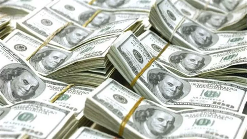 ارتفاع الدولار إلى أعلى مستوى في أسبوعين اليوم الإثنين