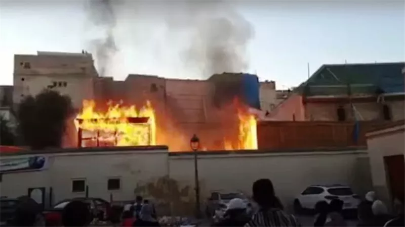 حريق ضخم في سوق الرصيف بمدينة فاس المغربية