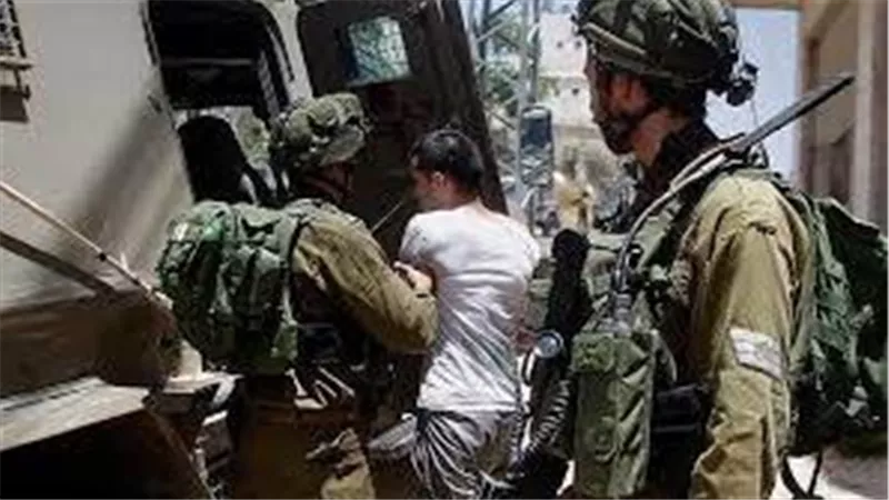 تواصل الانتهاكات.. إسرائيل تعتقل 10 فلسطينيين في الضفة الغربية
