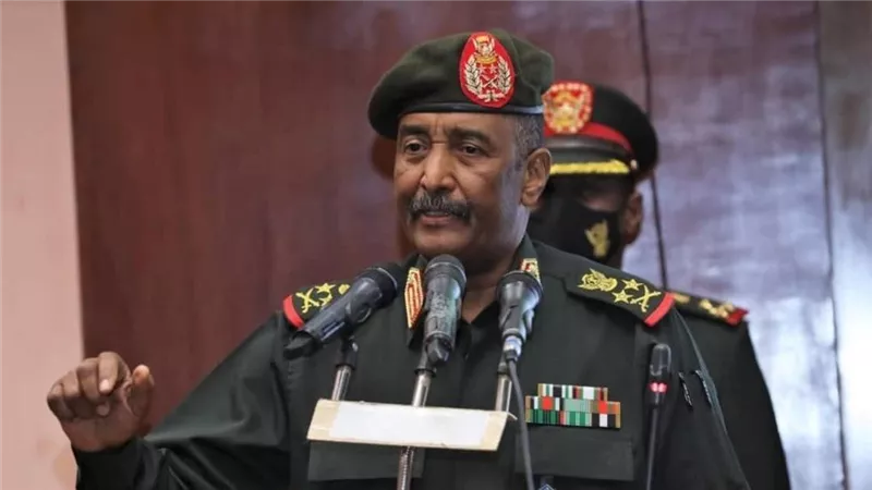 وسط فراغ تنفيذي..رئيس الانتقالي السوداني يعد بتسليم السلطة لحكومة مدنية منتخبة بتوافق وطني