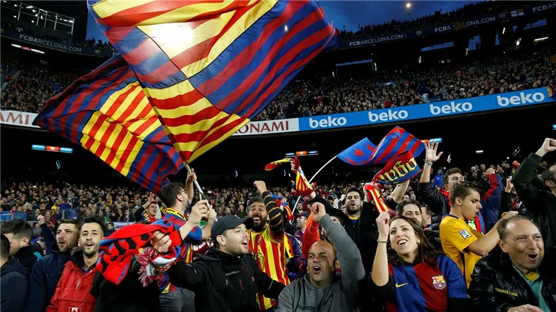 جماهير برشلونة تحتشد أمام 