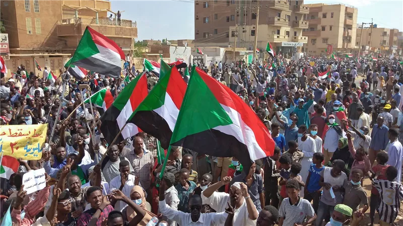 السودان.. الشرطة تُطلق القنابل المسيلة للدموع لتفريق متظاهري 20 فبراير 